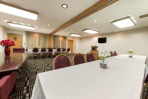 Quality Inn & Suites - image 44