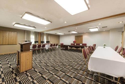 Quality Inn & Suites - image 23