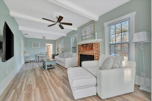 Pet Friendly Downtown Home - Free Bikes & BBQ in Safety Harbor