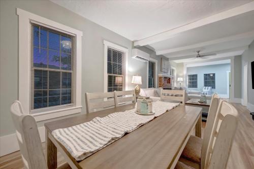 Pet Friendly Downtown Home - Free Bikes & BBQ in Safety Harbor
