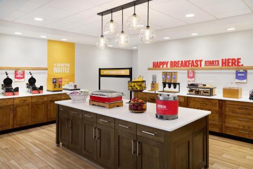 Hampton Inn & Suites Syracuse North Airport Area in North Syracuse, USA