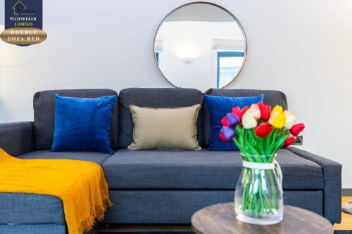 Luxury 2BR 2Bath Flat Walk to Tube West Ken - main image