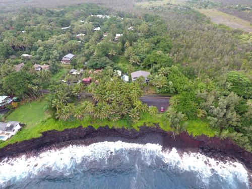 Whale House at Kehena Beach Kehena