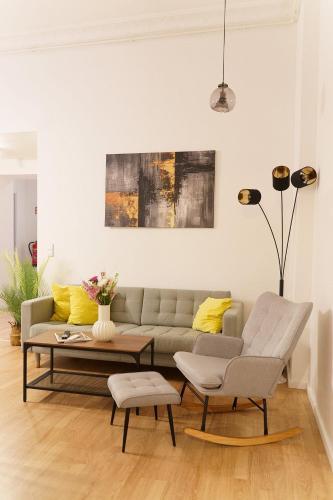 Conrad-B 01 by ROCKCHAIR Apartments l SUPERHOST Status l Super Flat, 3 Bedrooms 2 Bathrooms welcomes you!