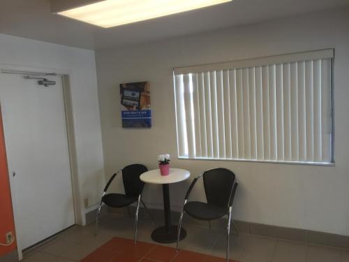 Motel 6 Ely, NV - 로비