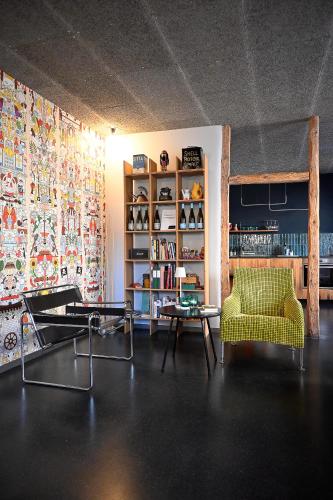 MOMAI 1891 Design-Ferienwohnung in ehemaligen Winzeranwesen in Maikammer, Deutschland