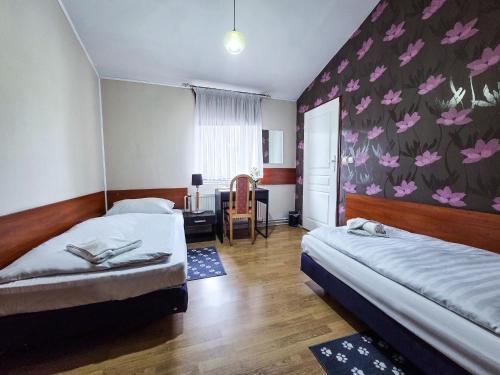2 twin beds