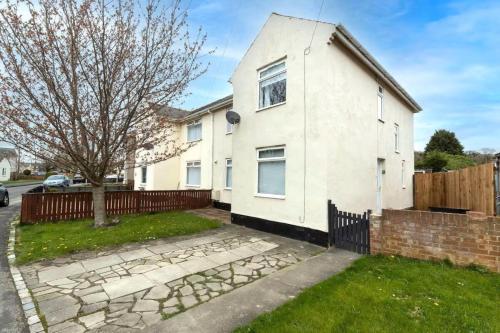 4BR Home with Parking Ideal for Contractors gîte à louer Tursdale Castle Hill