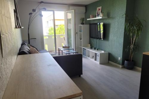 T2 located near the rugby stadium in Estanove
