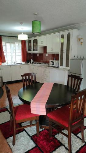 rossylyn lonetree two bed bedroom in รูอากา