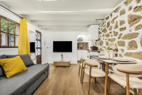Prime Latin Quarter 1BR - Cozy Paris Stay NetFlix - image 12