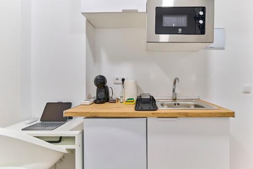 keuken, Apartamentos Alcorcón Central by gaiarooms (Apartamentos Alcorcon Central by gaiarooms) in Alcorcon