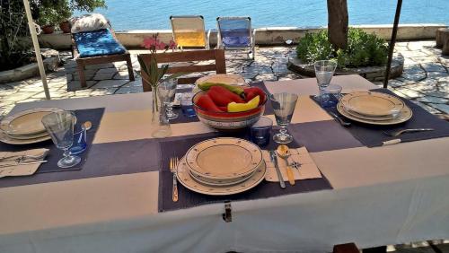 Villa Penelope - Unique beachfront house gîte à louer Dhrimón