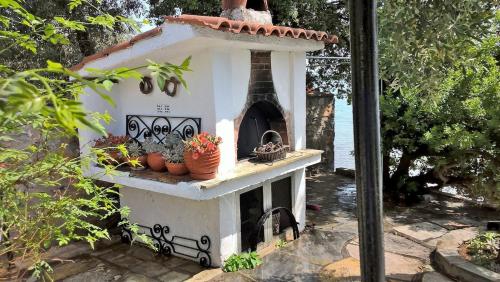 Villa Penelope - Unique beachfront house in Nies