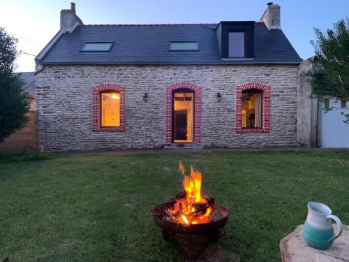 Maison en pierre bretonne avec jardin au calme – khách sạn tại Croaz Amandy