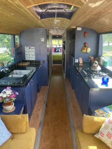 Buster - The Giant Glampervan - Sleeps 4 gîte à louer Pilning Railway Station