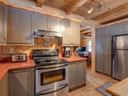 Spa & River - Hidden chalet - Chalet cache in Saint-Alexis-Des-Monts (QC)