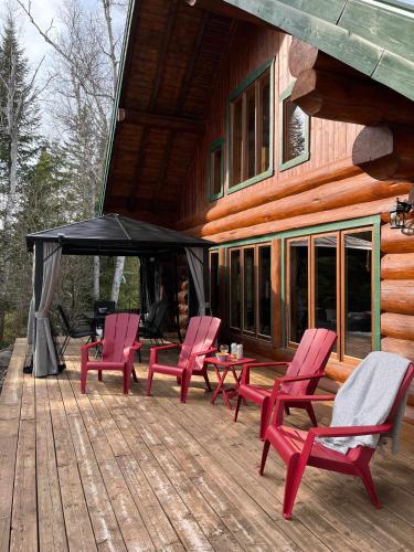 Spa & River - Hidden chalet - Chalet cache in Saint-Alexis-Des-Monts (QC)
