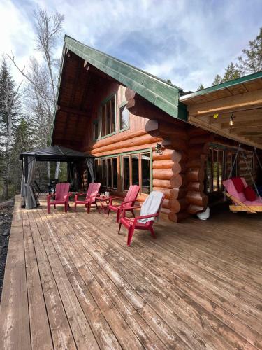 Spa & River - Hidden chalet - Chalet cache in Saint-Alexis-Des-Monts (QC)