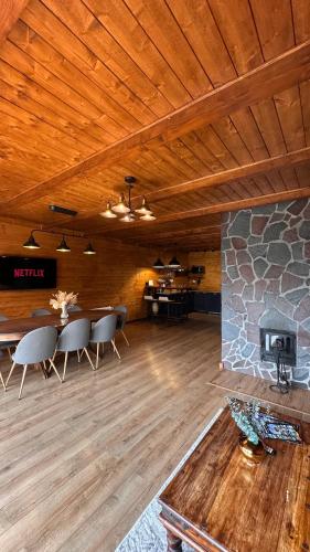 Twin Cabins / Cabanele Gemene in Comuna Pârteștii De Jos