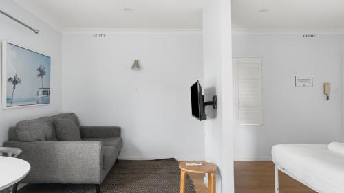Sun-Drenched 1 Bed Studio Apt Newtown Parking - image 21