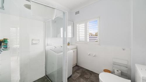 Sun-Drenched 1 Bed Studio Apt Newtown Parking - image 16