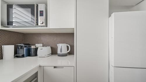 Sun-Drenched 1 Bed Studio Apt Newtown Parking - image 19