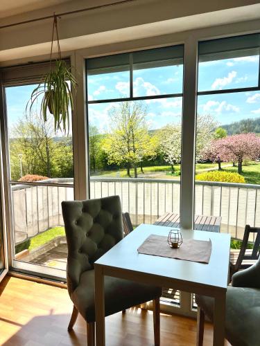 ERDEni-Appartment mit sonnigem Südbalkon zum Kurpark in Bad Rodach, Deutschland
