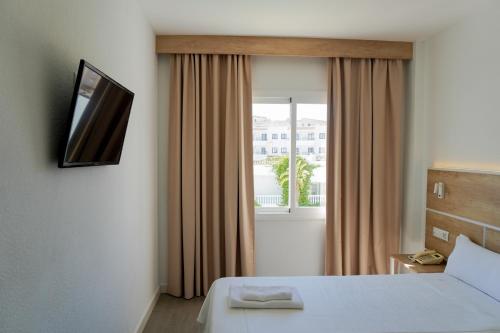 2 twin beds, 2 sofa beds