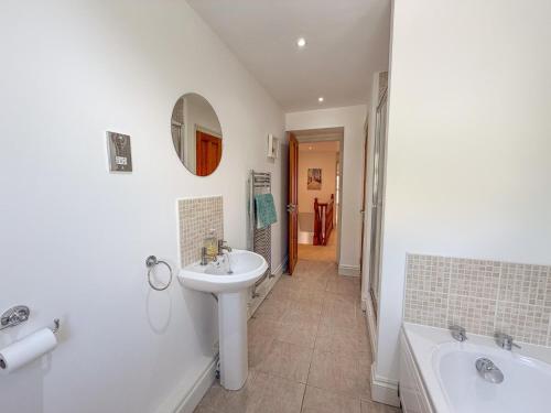 The Burrows - 3 Bedroom Holiday Home - Tenby - image 3