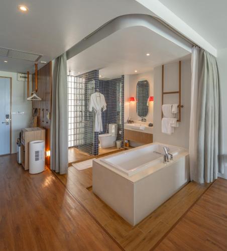 room detail thumbnail 2