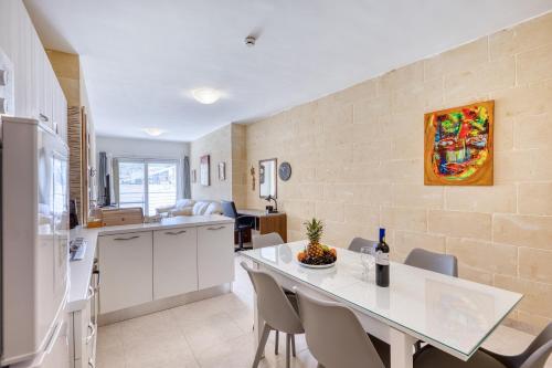 Offshore Marsalforn Budget Room for Divers & Travelers – khách sạn tại Zebbug