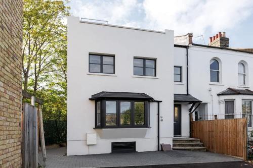 Spacious Designer Family Gem with Roof Terrace and Views gîte à louer Peckham Rye Junction