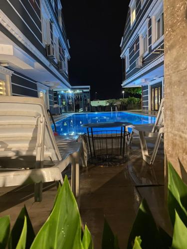 Avullar Palace Hotel — hotel in 2405 sokak, Antalya TR, 07010
