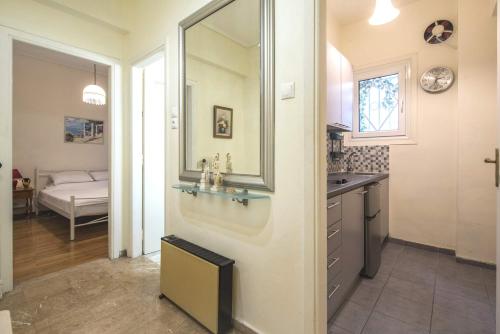 Urban apartment 5' minutes from Acropolis - image 6
