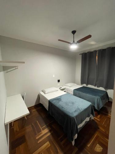 2 twin beds