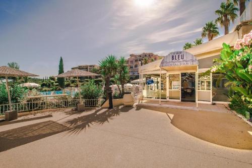 Magnifique vue sur la Mediterranee ! votre sejour d'exception vous attend in Saint-Raphael