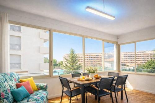 Cannes Croisette Beach - Spacious 2 Bedroom and Terrace