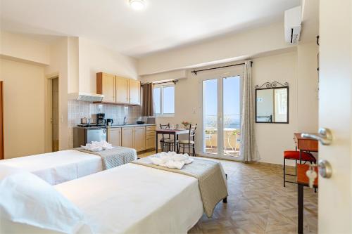 Theodoros Malaxa Retreat - Pool & Amazing View in Keramies