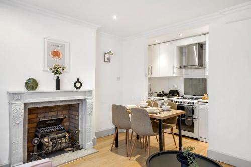 Small 1 bedroom flat - main image