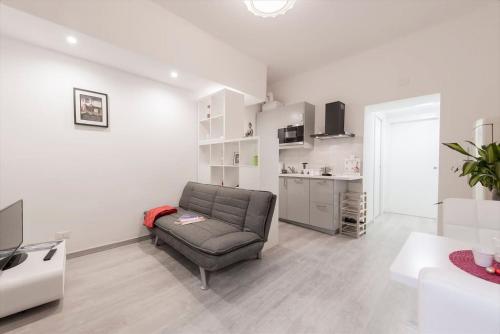 Porta Garibaldi White Flat - image 13