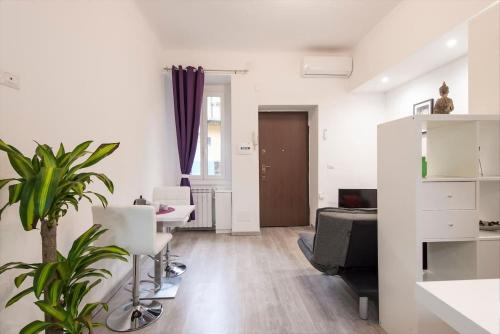 Porta Garibaldi White Flat - image 9