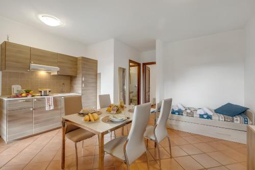 Iekārtas, Residence La Perla with Shared Pool in Monte Isola