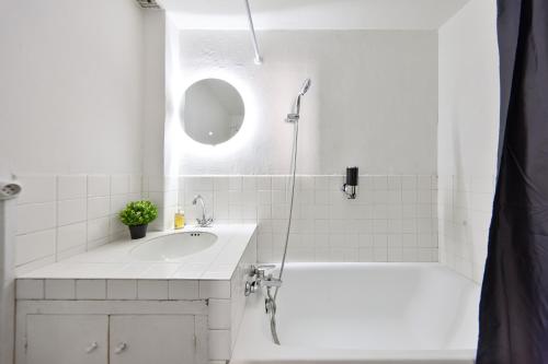 Cozy Studio in the Heart of Montorgueil Paris - image 2