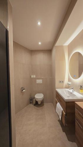 Elegance Lux Living 212 - image 6