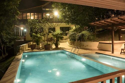 5 bedrooms, 5 beds