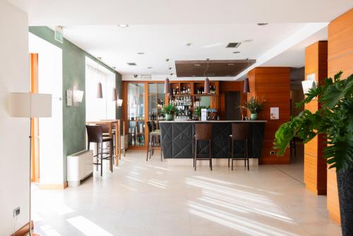 Bar/ Salón, Master Hotel in Brescia