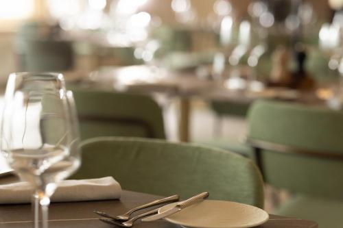 Étterem, Hôtel-Restaurant-Spa-Séminaires de la Vue-des-Alpes (Hotel-Restaurant-Spa-Seminaires de la Vue-des-Alpes) in Fontaines