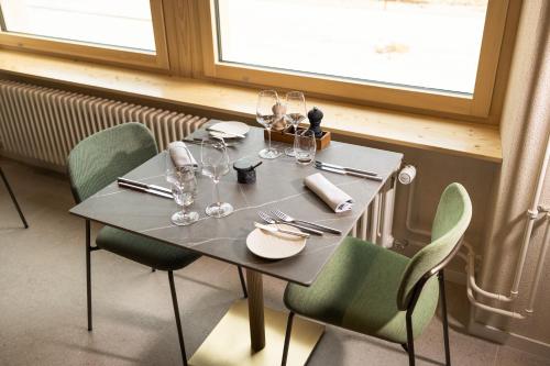 Étterem, Hôtel-Restaurant-Spa-Séminaires de la Vue-des-Alpes (Hotel-Restaurant-Spa-Seminaires de la Vue-des-Alpes) in Fontaines