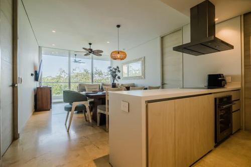 2-Br Sea & Pool View Apartment Pet-Friendly